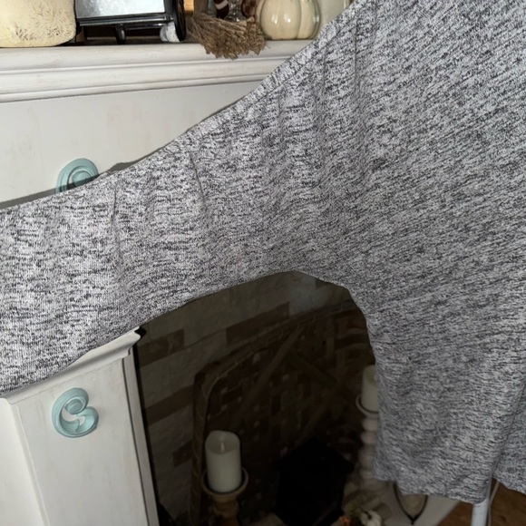 Olivia Blu cute batwing rugged sleeve oversized top EUC - Picture 4 of 7